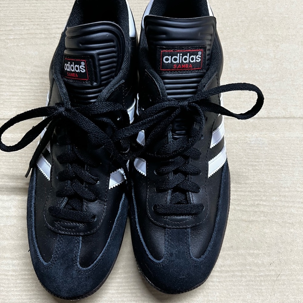 Men’s Adidas Samba size 10